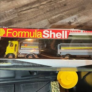 Diecast EPI Formula Shell Tanker Truck - Die-Cast Limited